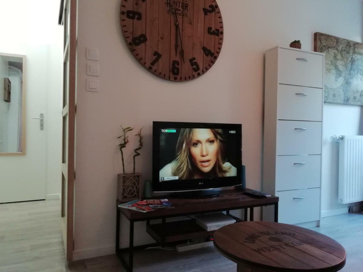 Chic Studio Near Paris Apartment Saint-Denis  Bagian luar foto