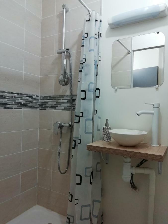 Chic Studio Near Paris Apartment Saint-Denis  Bagian luar foto